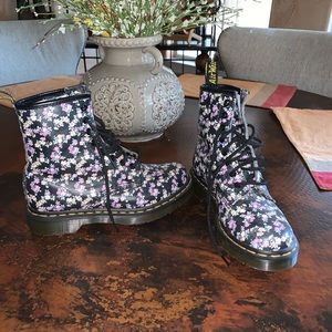 DR MARTEN floral boots